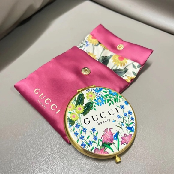 GWP Gucci compact floral mirror with pouch - Picture 2 of 2